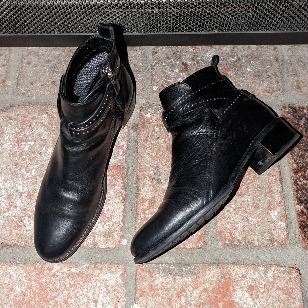 Aquatalia Black Leather Ankle Boots size 8.5